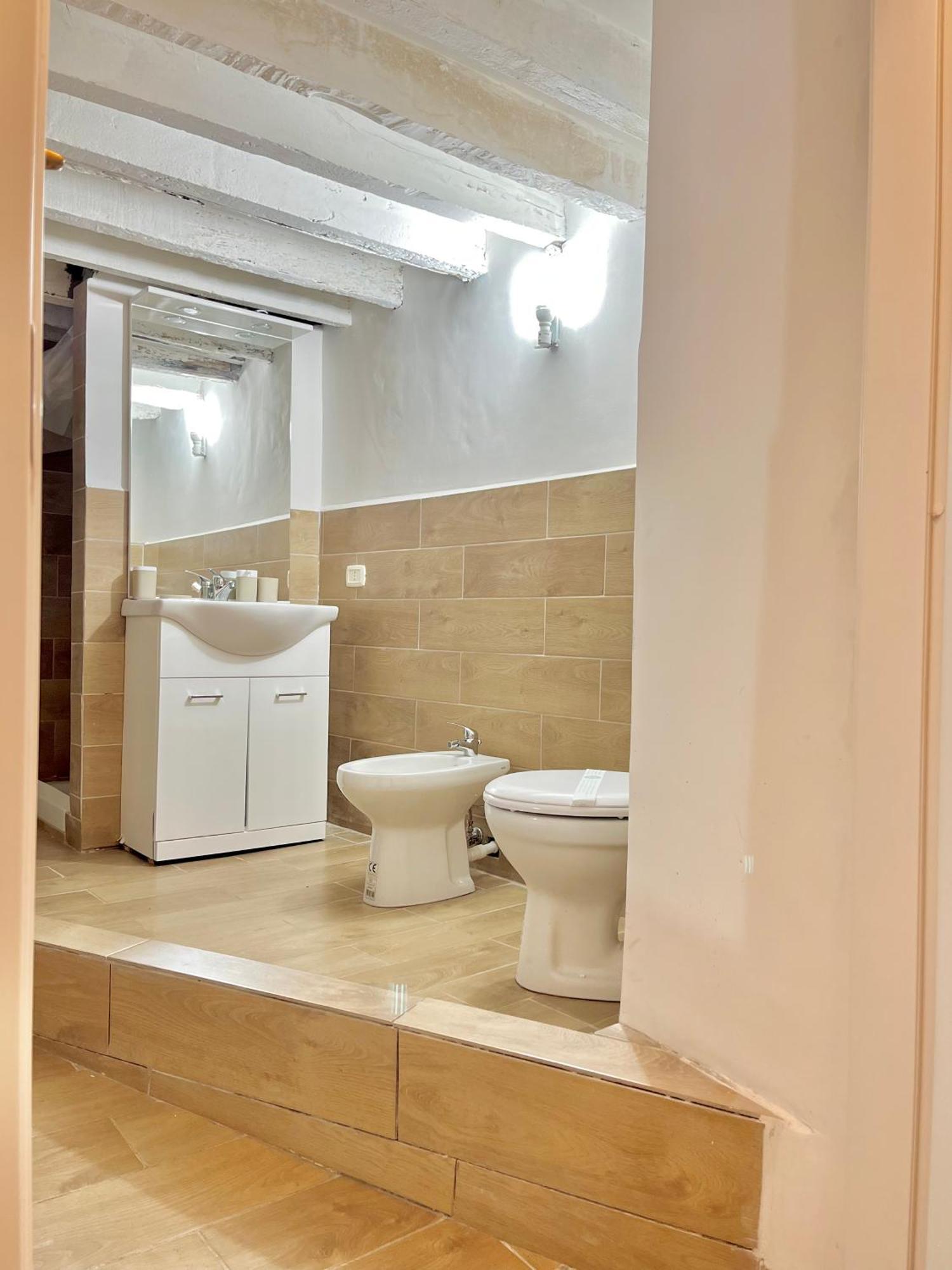 Genova Centro Affittacamere- Bagno In Comune Exterior photo